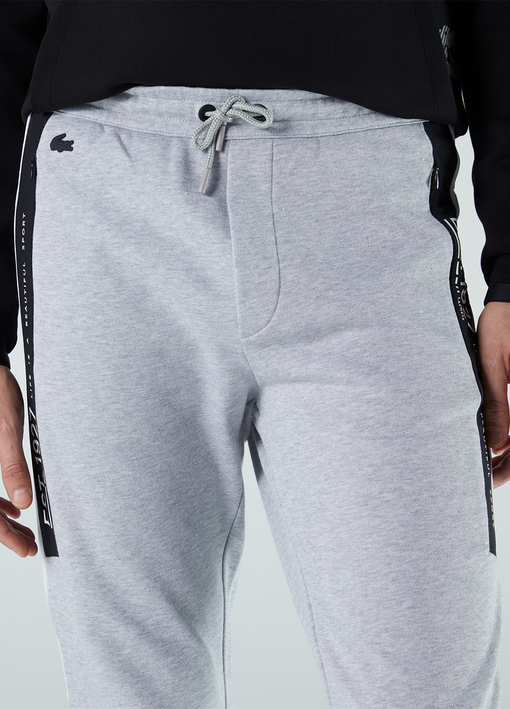 Серые спортивные демисезонные джоггеры брюки Lacoste