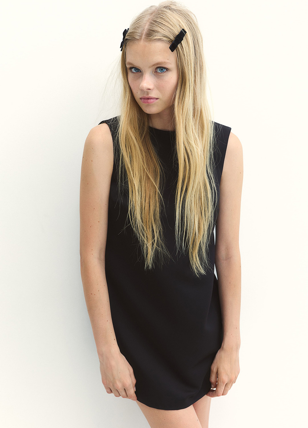 Чорна кежуал сукня з відкритою спиною H&M однотонна