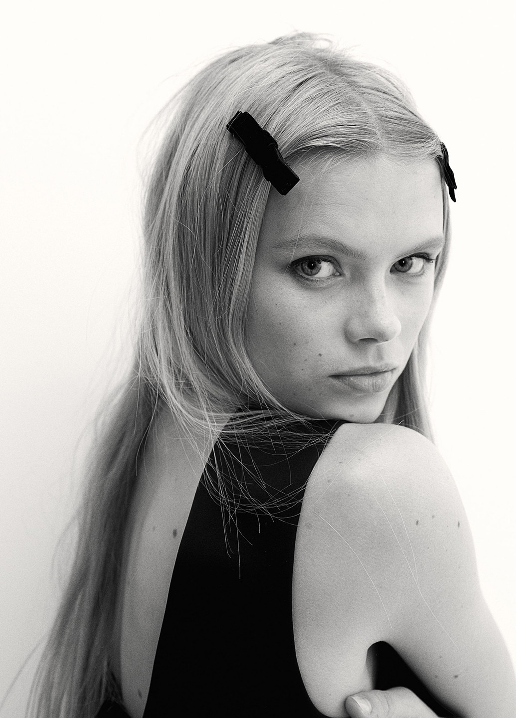 Чорна кежуал сукня з відкритою спиною H&M однотонна