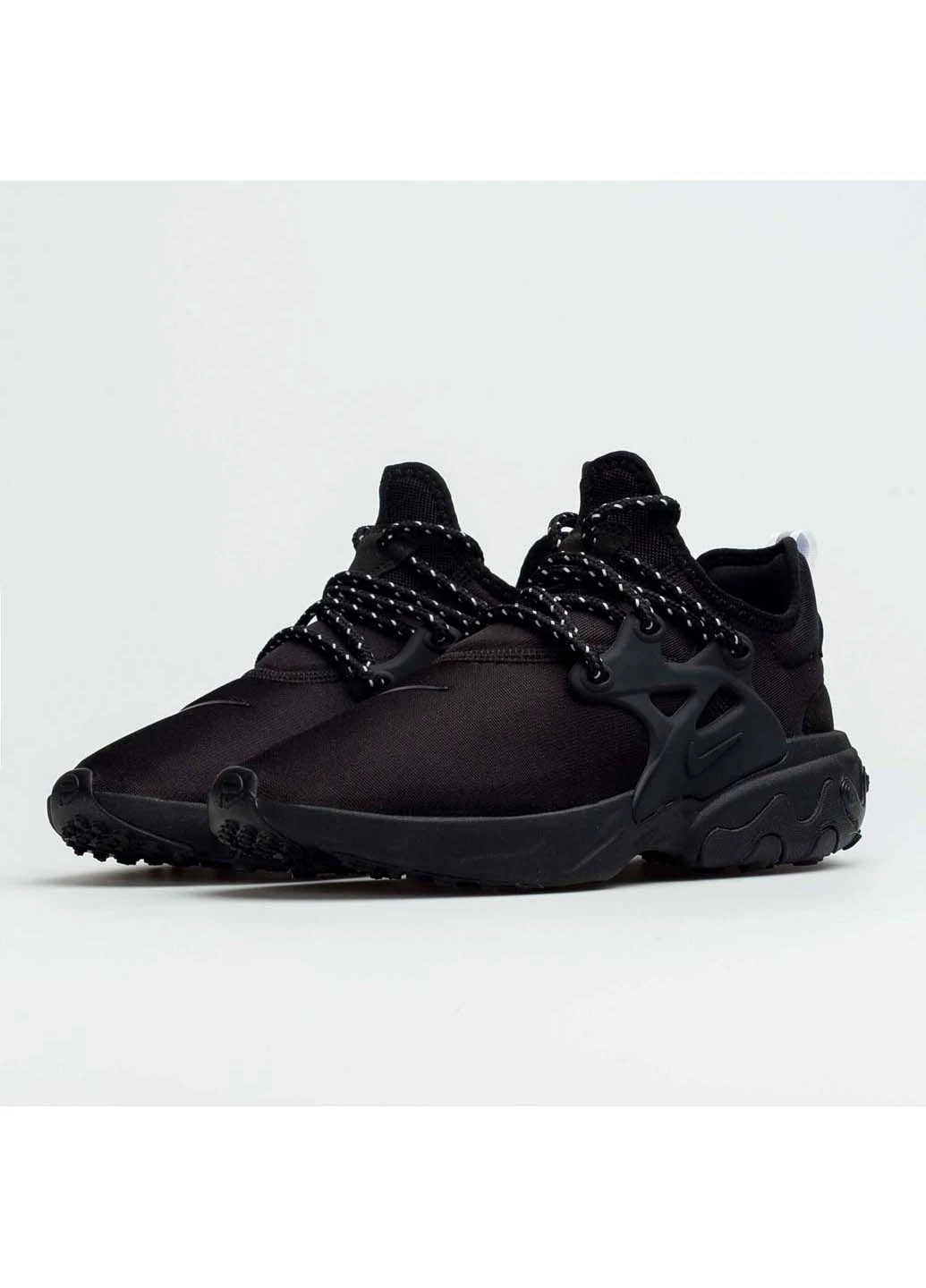 Черные всесезонные кроссовки Nike