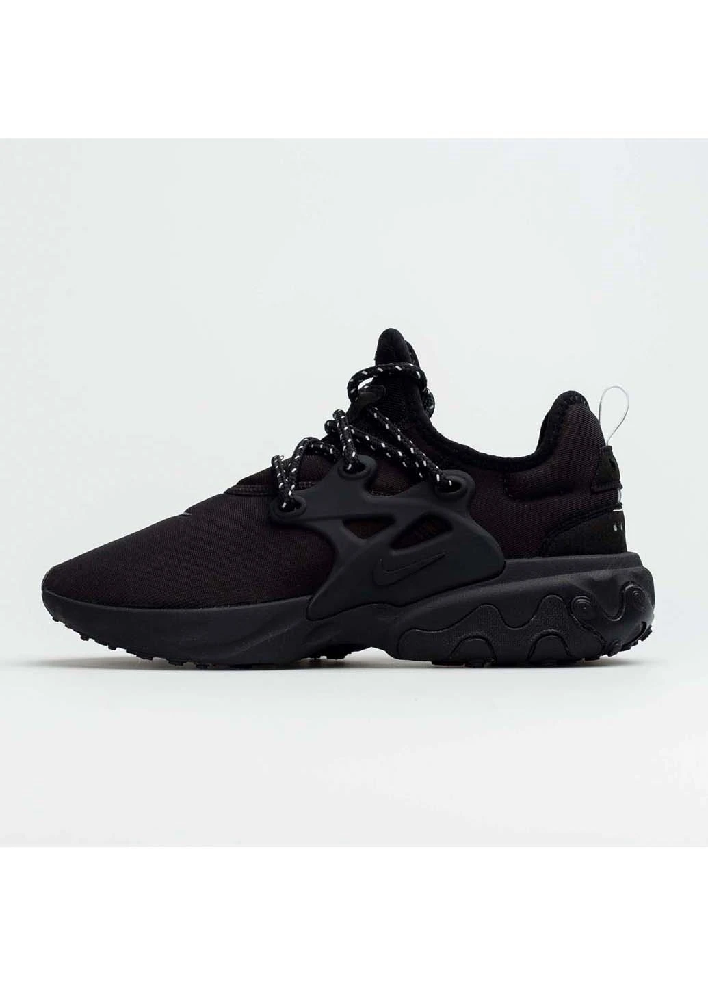 Черные всесезонные кроссовки Nike