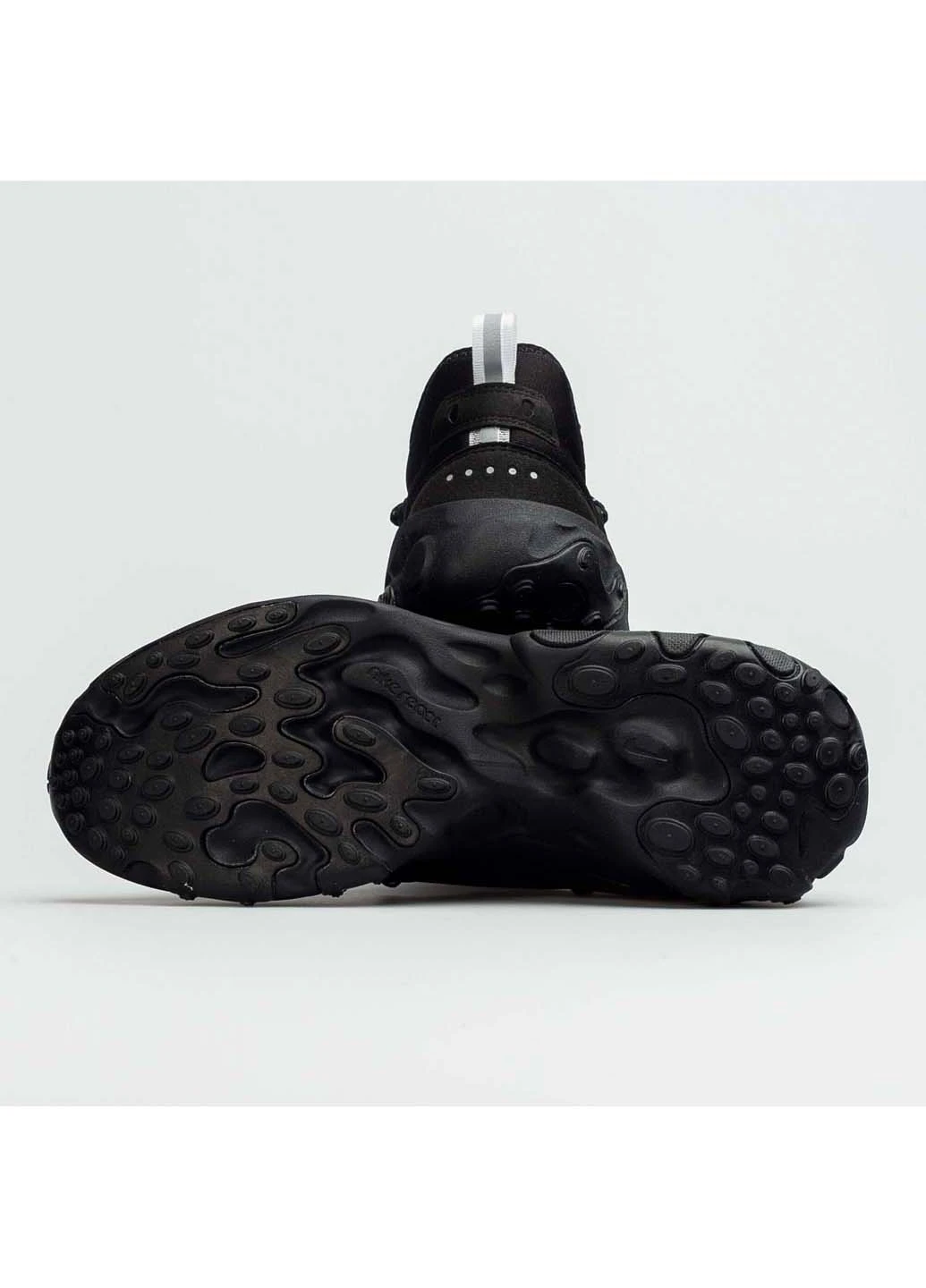Черные всесезонные кроссовки Nike