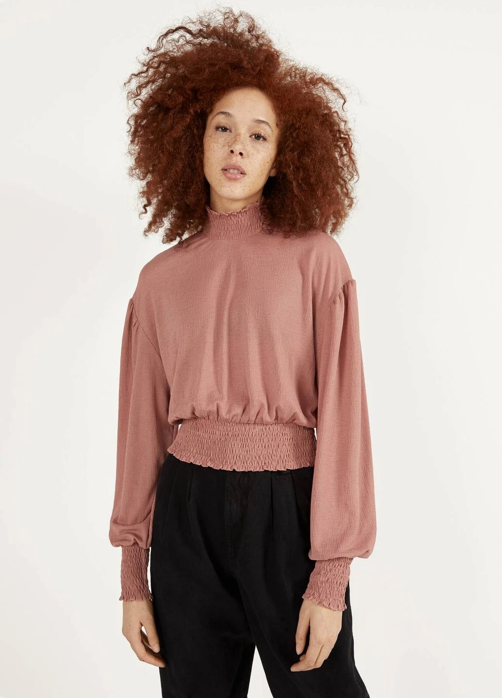 Пудрова блуза Bershka