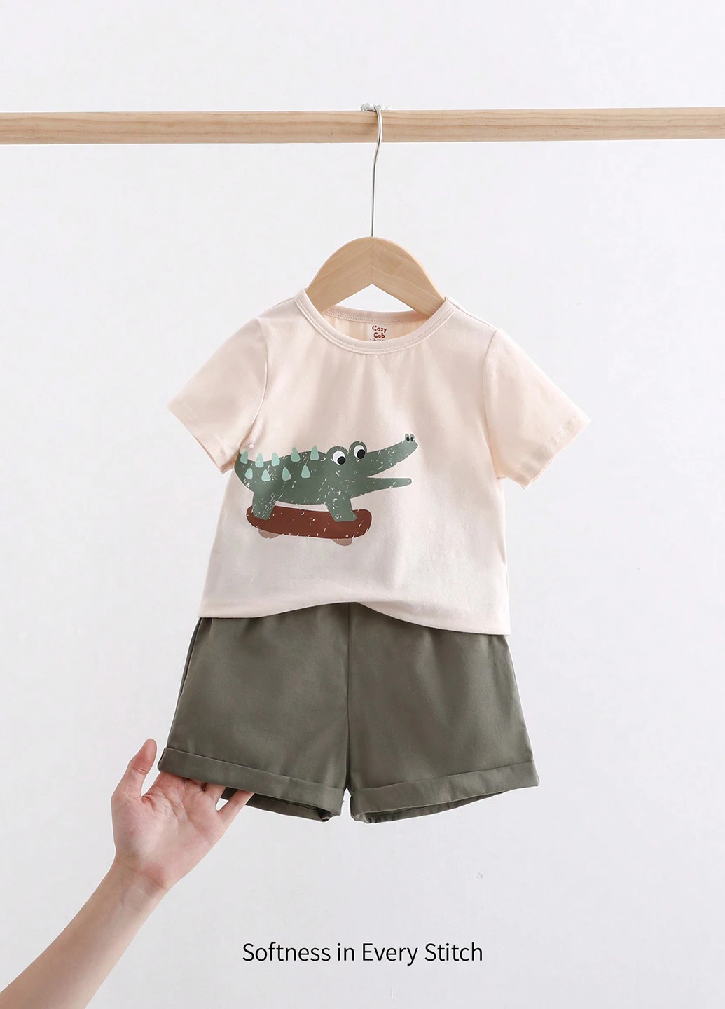 Зеленый летний комплект (футболка, шорты) SHEIN