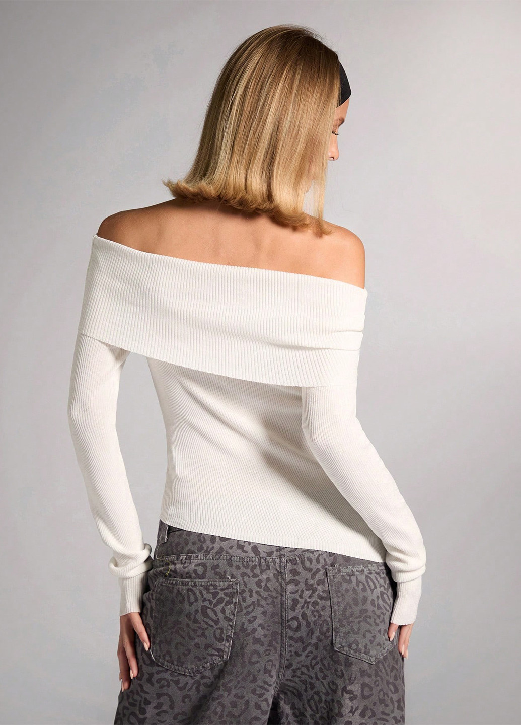 Молочний демісезонний светр SHEIN