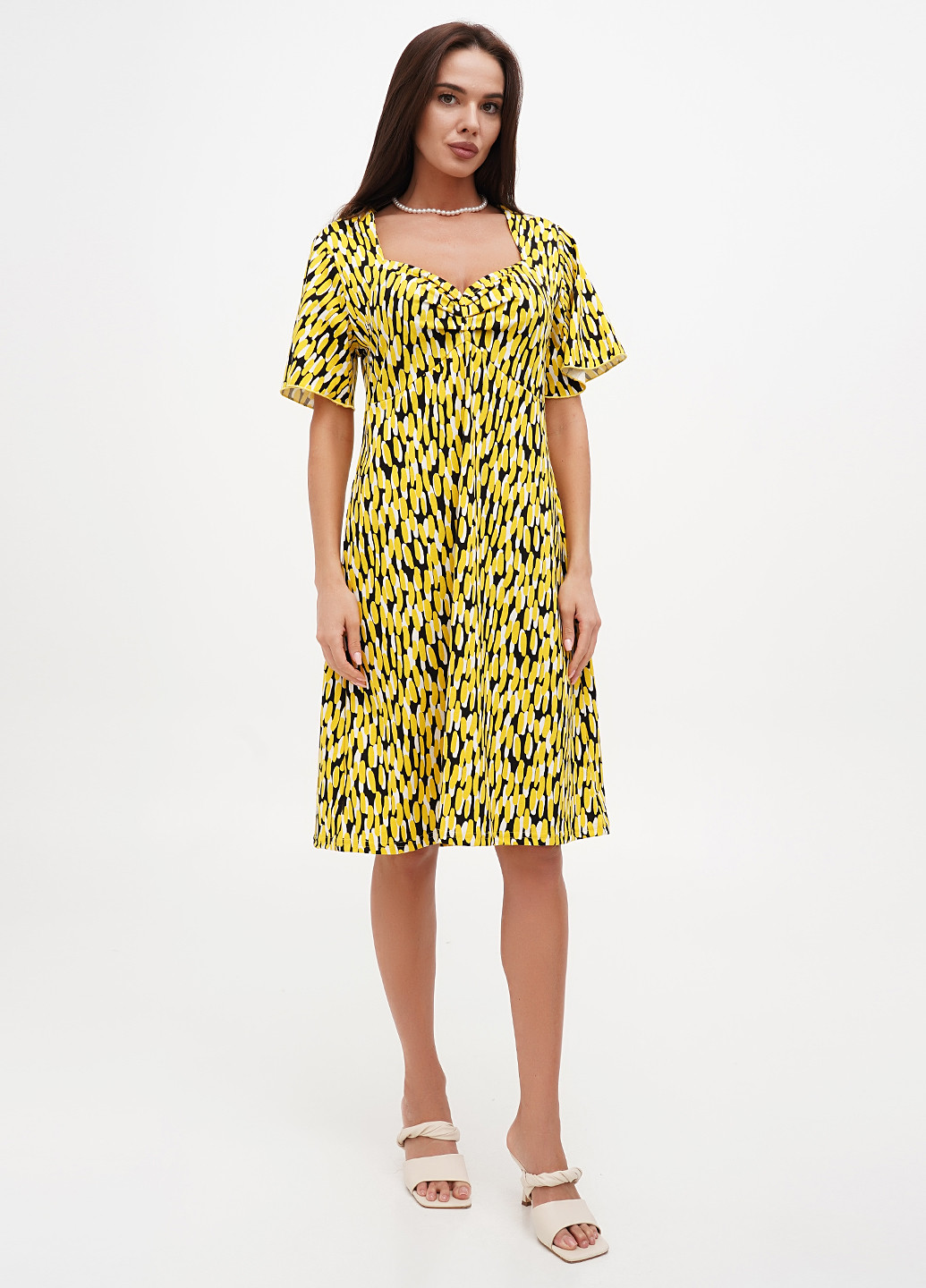 Гірчична кежуал сукня кльош Трикомир з абстрактним візерунком
