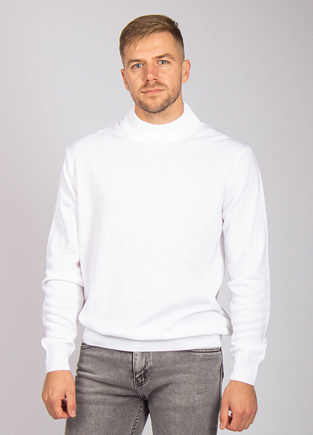 Белый демисезонный свитер Asrin