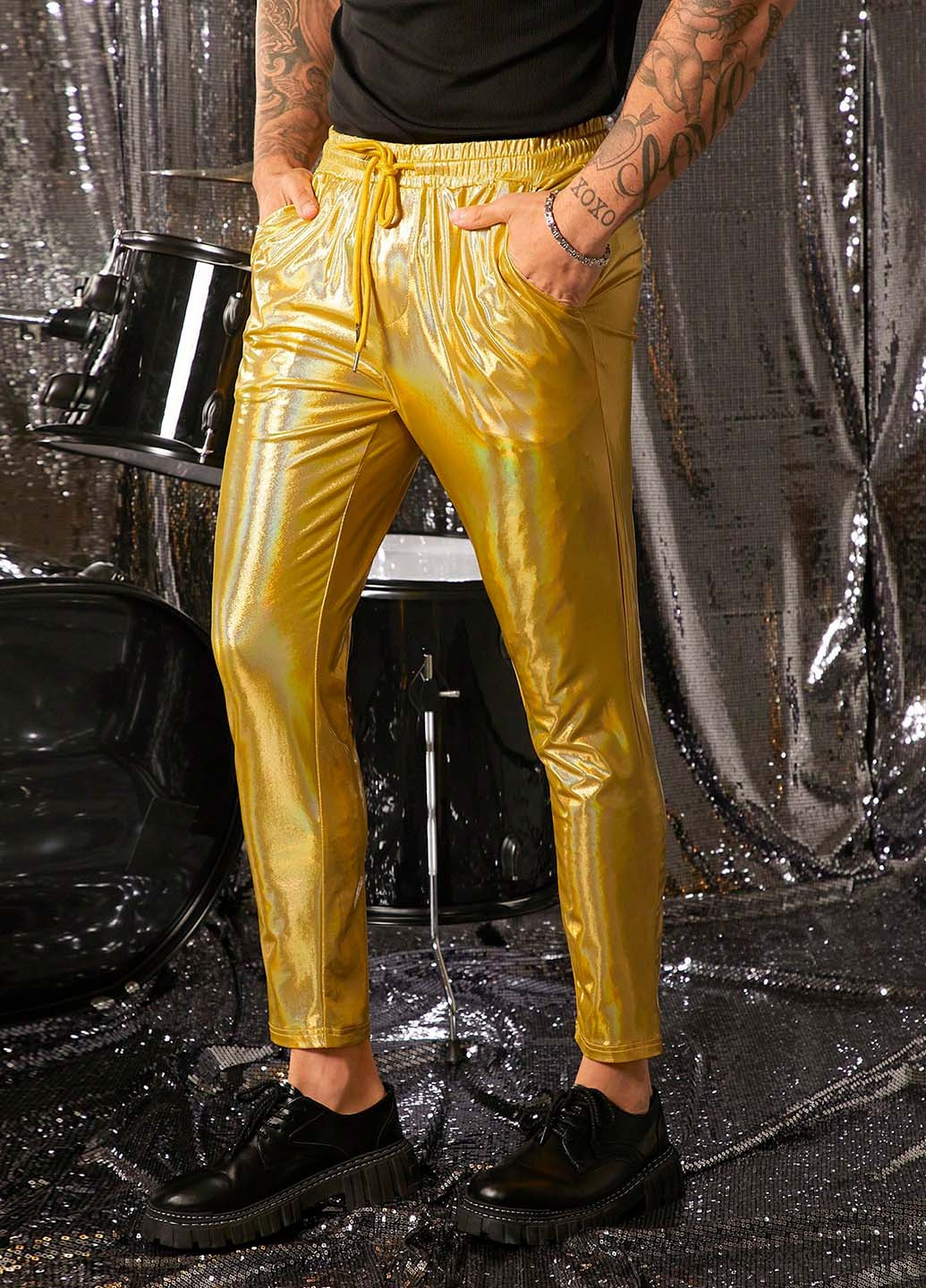 Золотые нарядные демисезонные зауженные брюки SHEIN