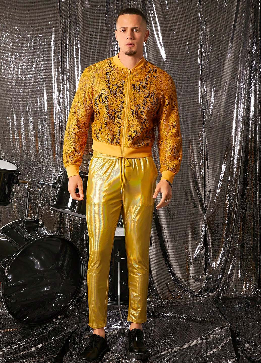 Золотые нарядные демисезонные зауженные брюки SHEIN