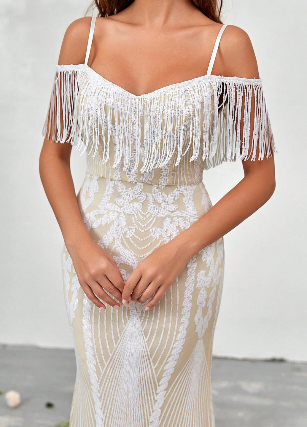 Світло-бежева вечірня сукня з відкритими плечима, годе SHEIN колор блок