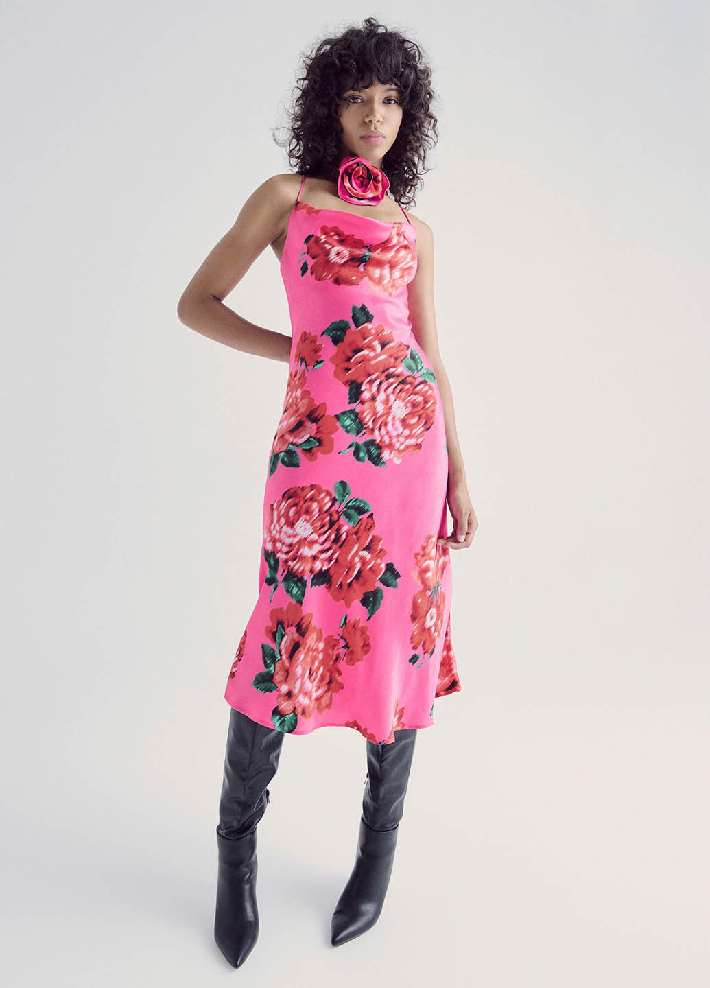 Малиновое кэжуал платье Reserved с цветочным принтом