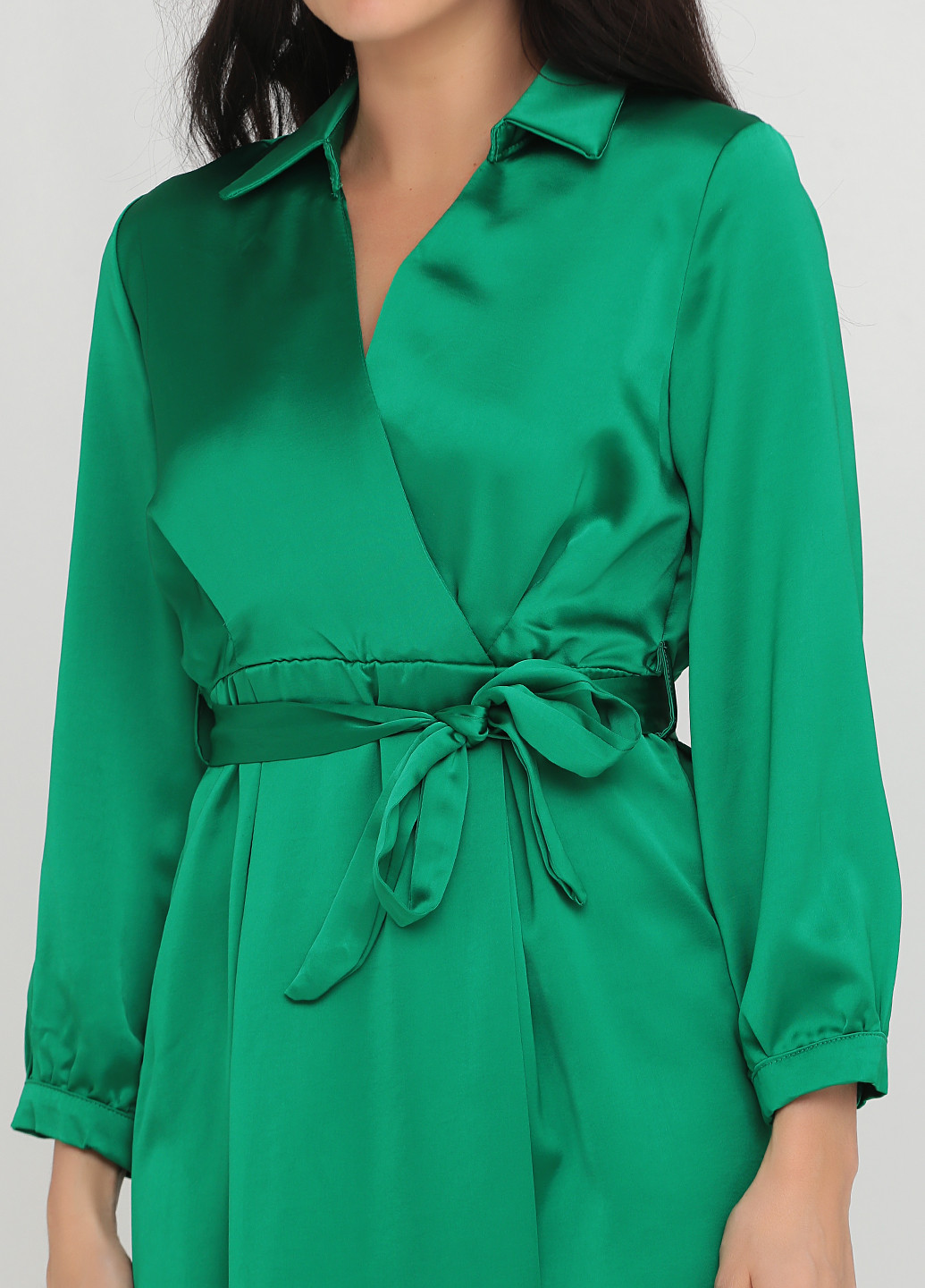Зеленое коктейльное платье на запах Lumina однотонное