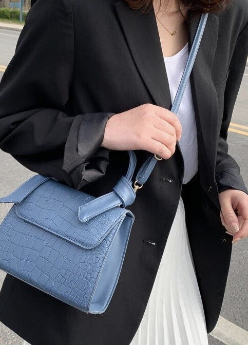 Жіноча квадратна сумочка кроссбоди на ремінці рептилія синя блакитна NoName (251204214)