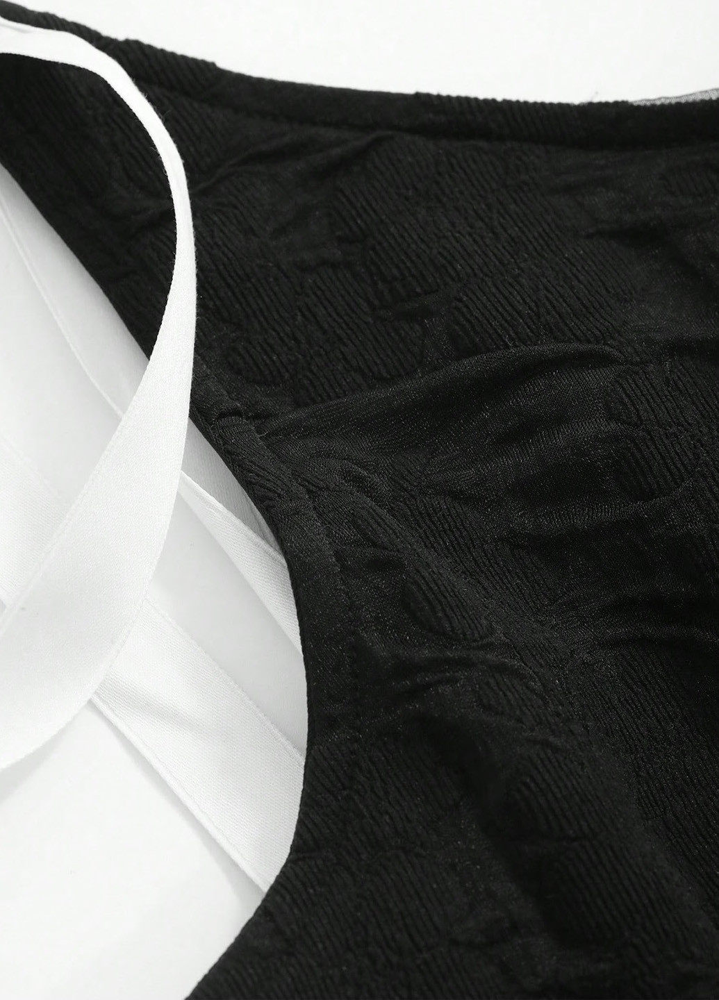 Черное коктейльное, деловое платье клеш, с открытой спиной SHEIN однотонное