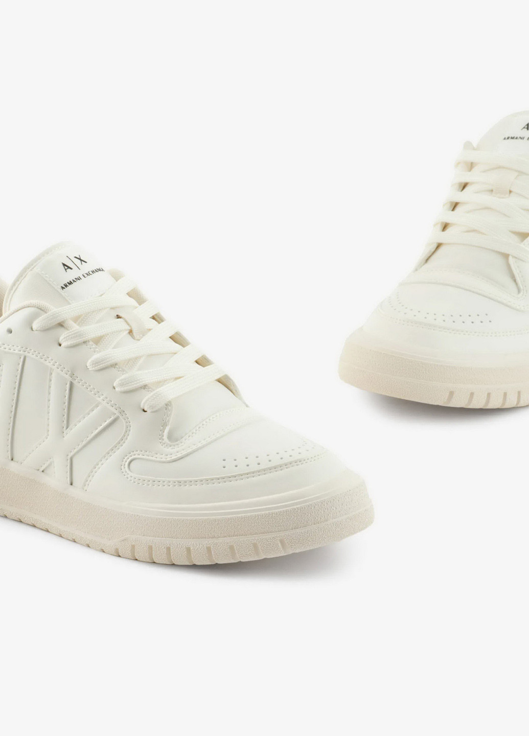 Молочные демисезонные кроссовки Armani Exchange