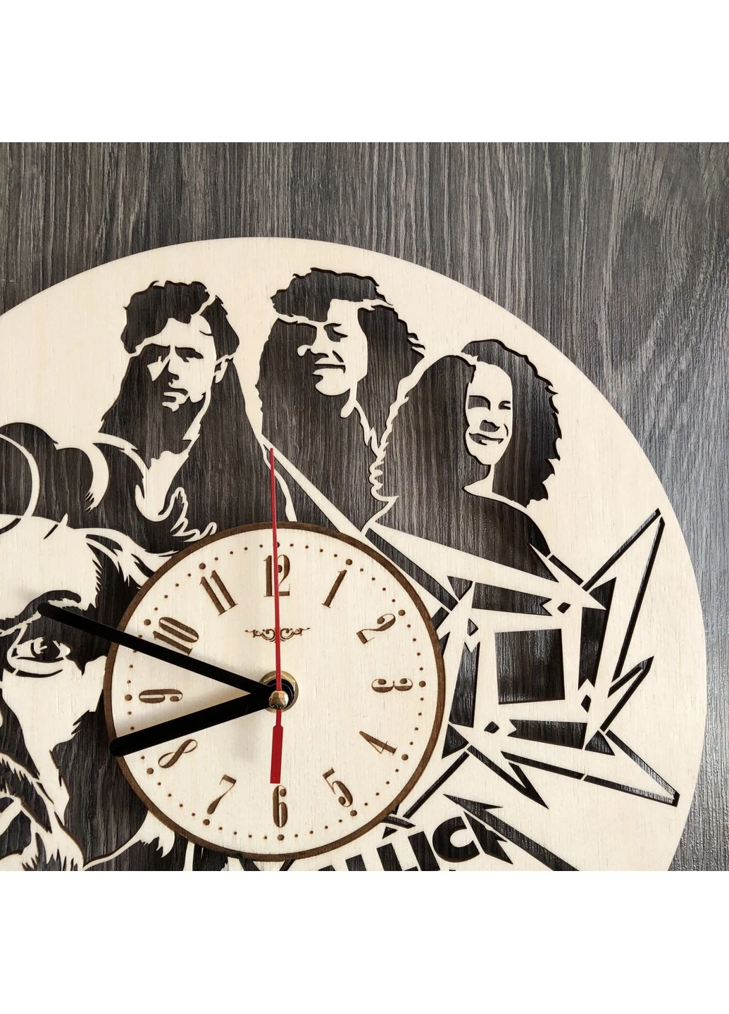 Деревянные часы на стену «Metallica» 7Arts (253565955)