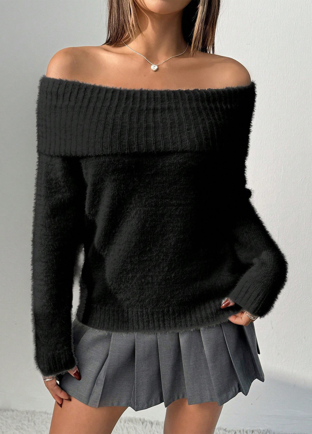 Черный демисезонный свитер SHEIN