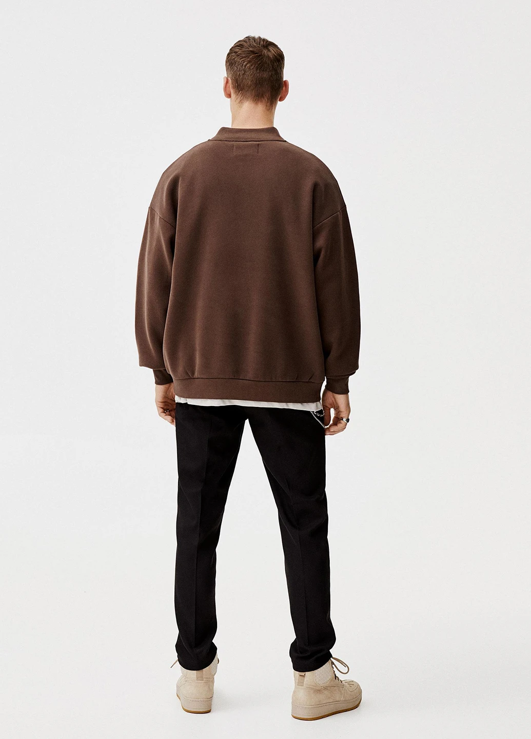 Темно-коричневий світшоти Pull & Bear однотонний без декору (245771361)