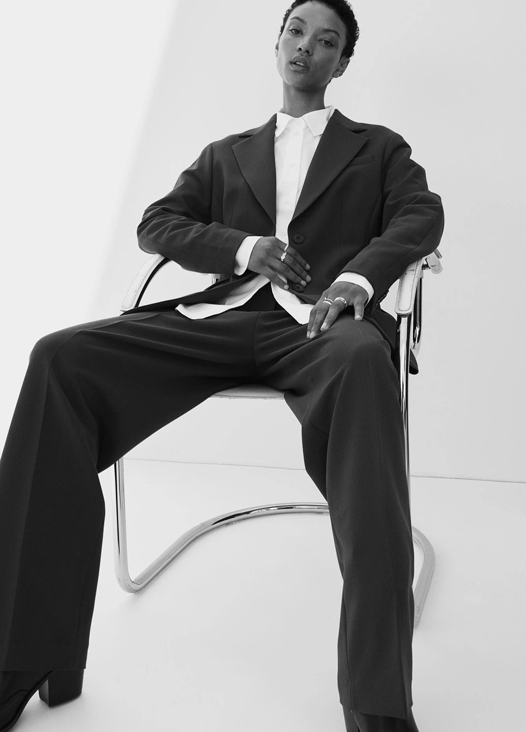 Белая кэжуал рубашка однотонная H&M