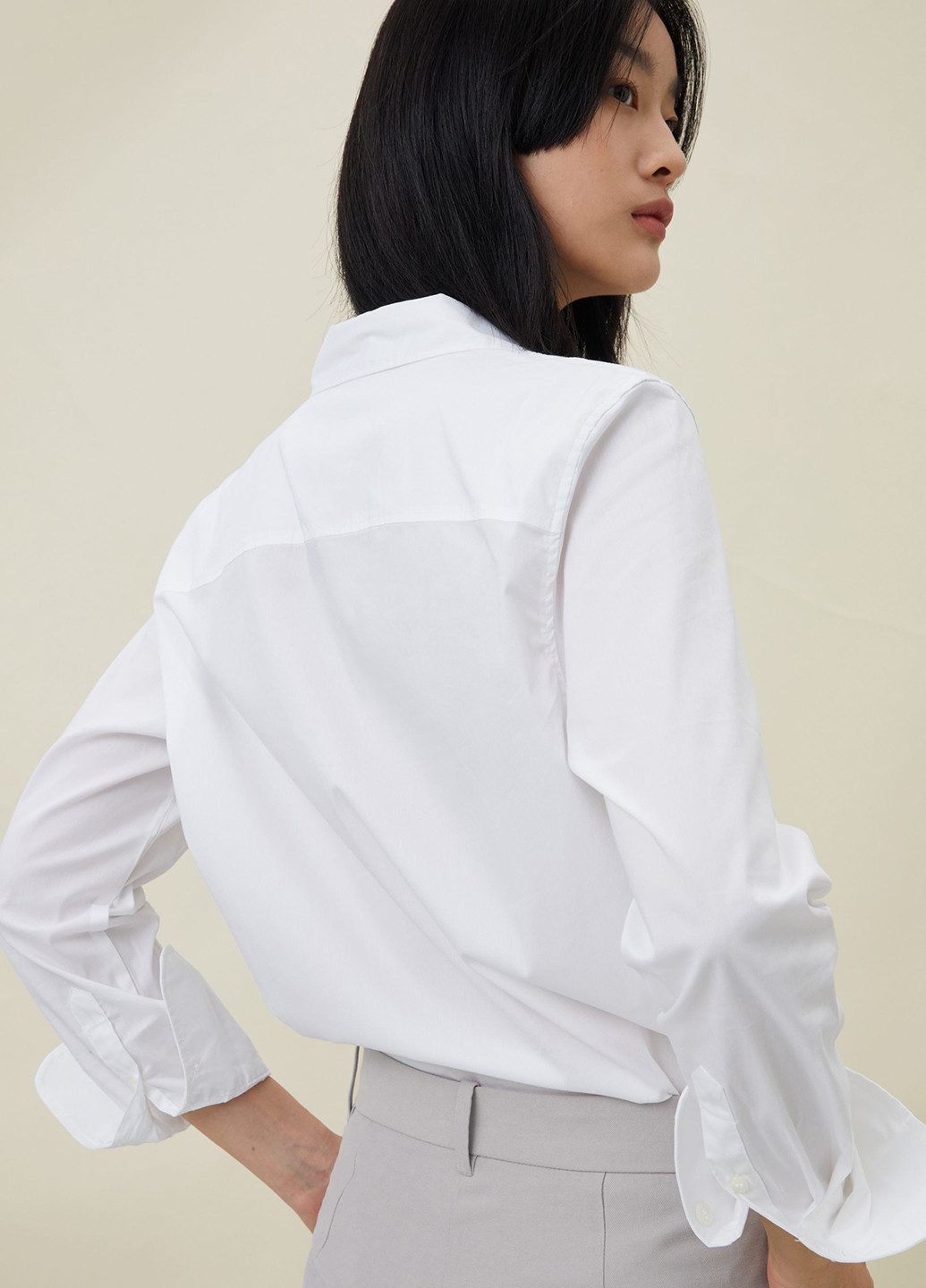 Белая кэжуал рубашка однотонная H&M