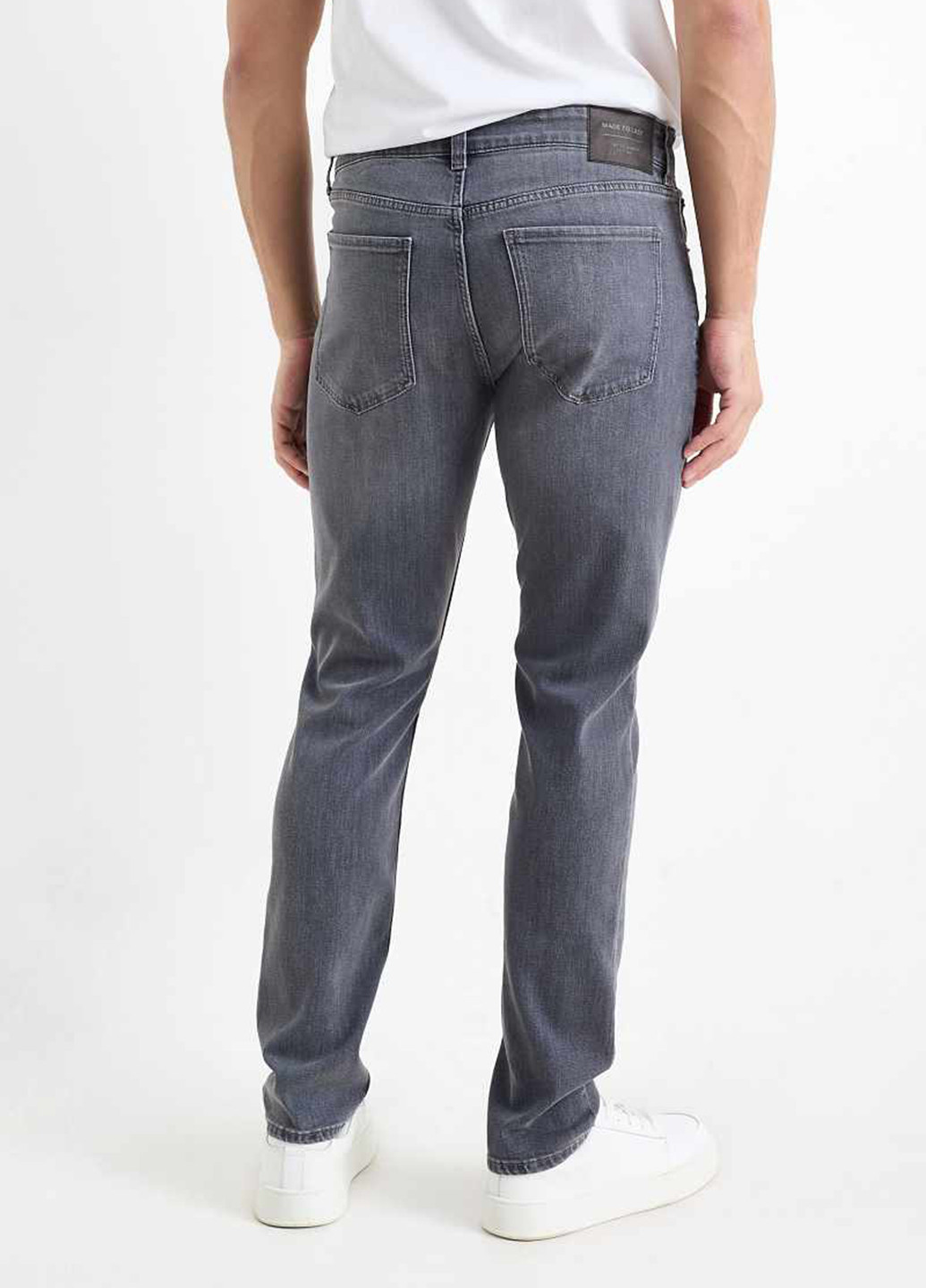 Серые демисезонные зауженные джинсы C&A