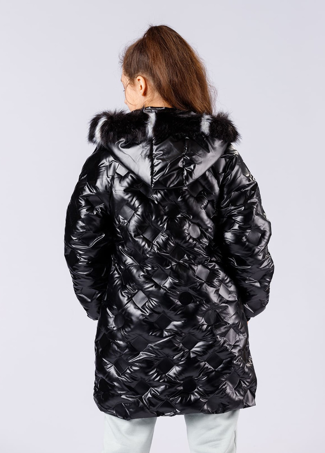 Черная зимняя пуховая зимняя куртка для девочки DobraMAMA