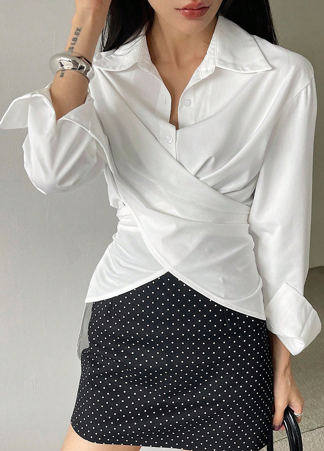 Белая блуза на запах SHEIN