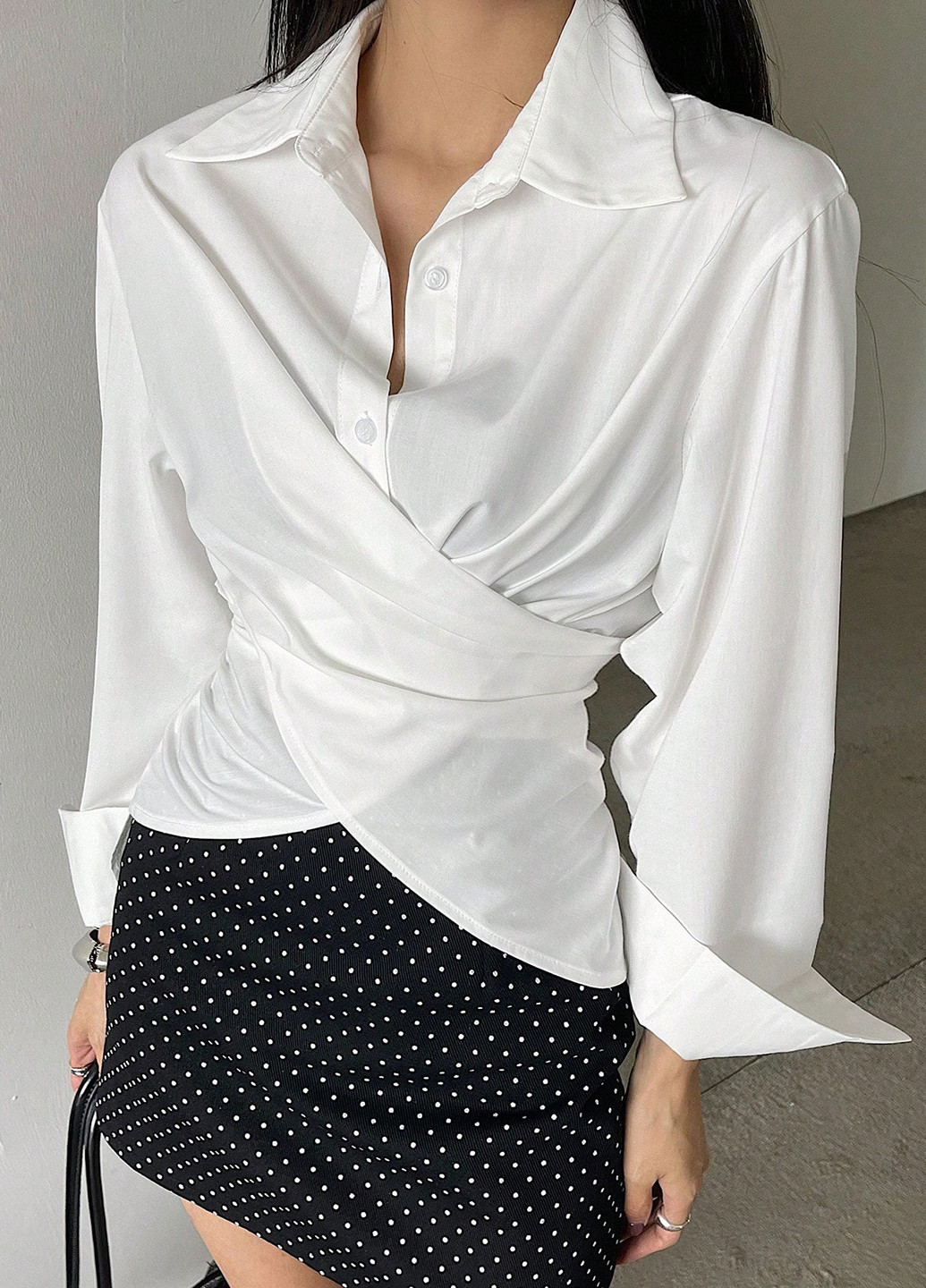 Белая блуза на запах SHEIN