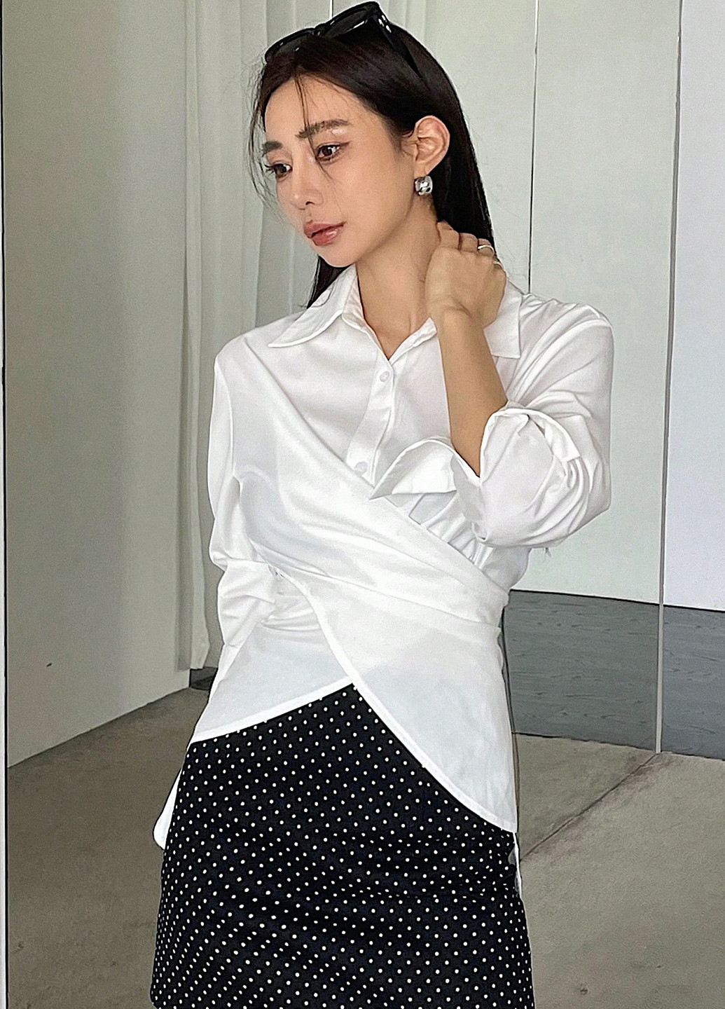 Белая блуза на запах SHEIN