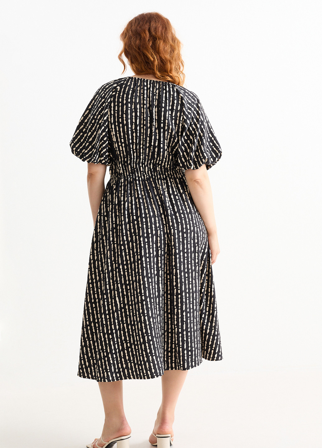 Черное кэжуал платье клеш C&A с абстрактным узором