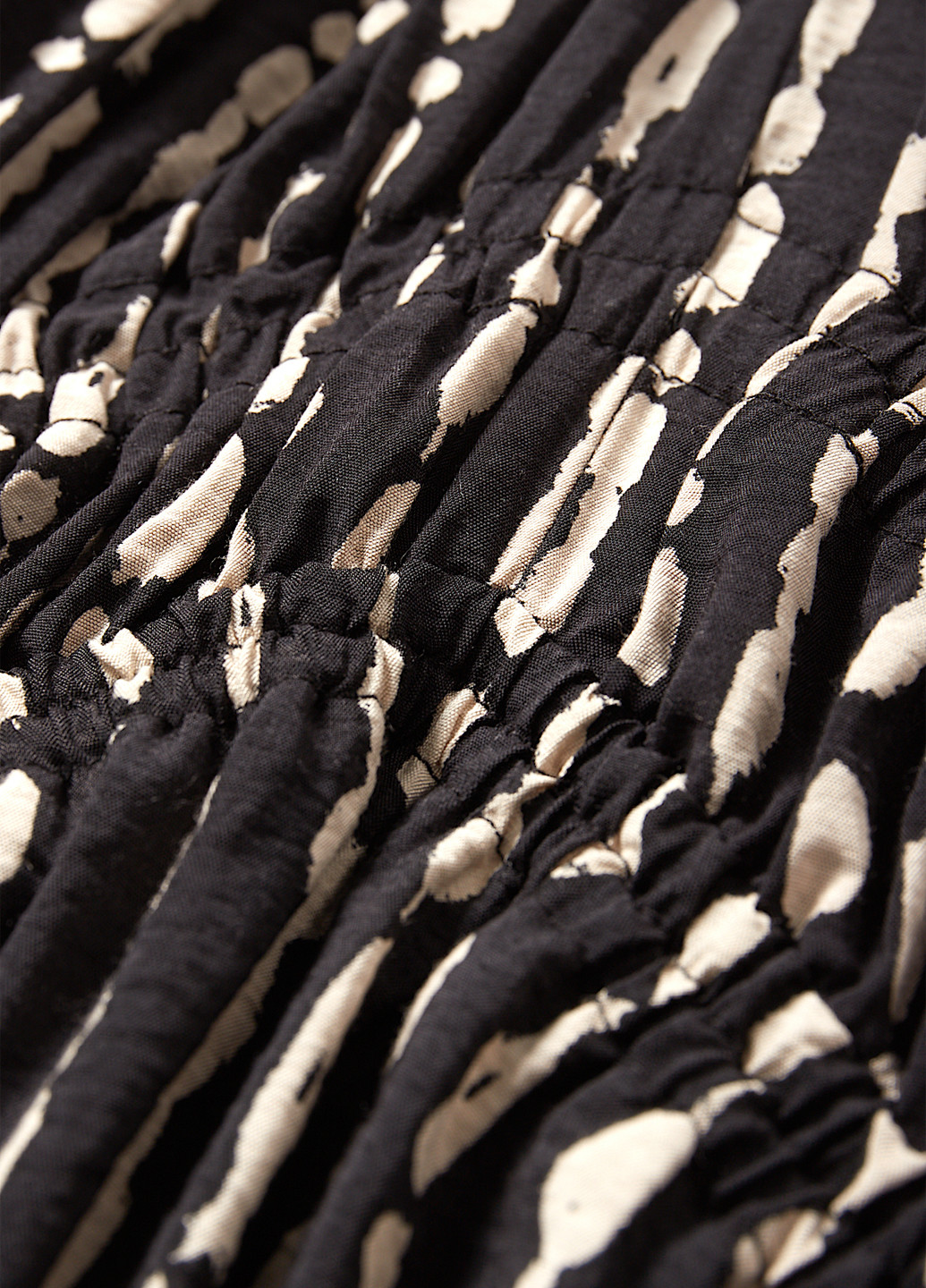 Черное кэжуал платье клеш C&A с абстрактным узором