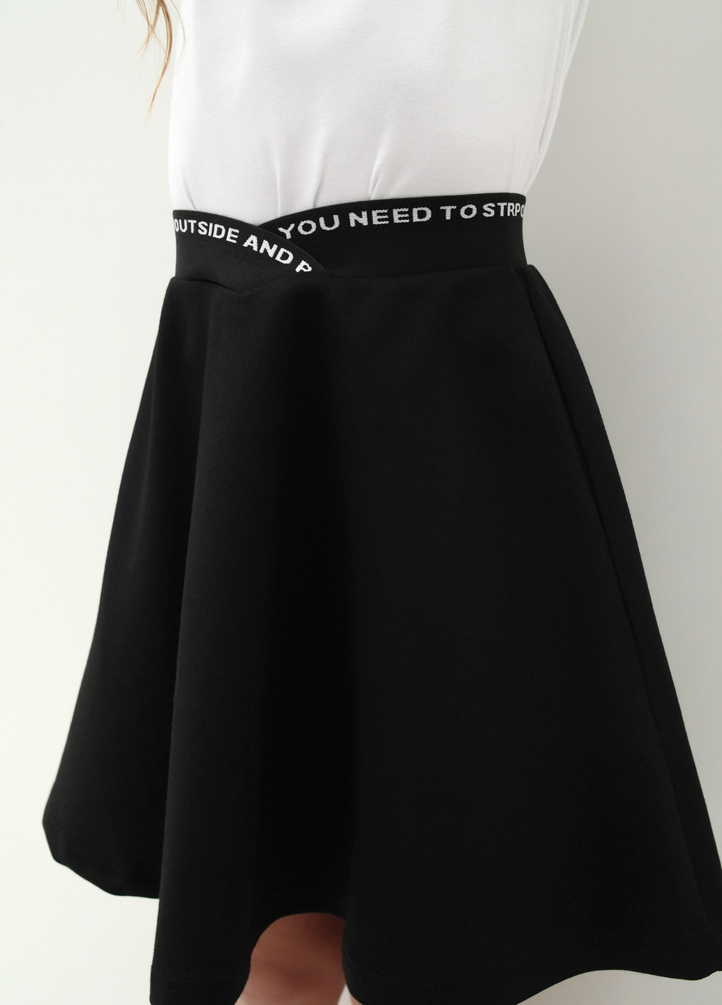 Черная кэжуал однотонная юбка Deloras