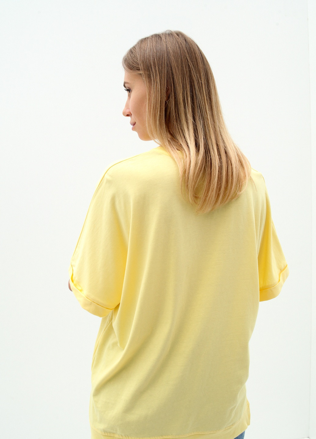 Желтая летняя футболка Kuzey