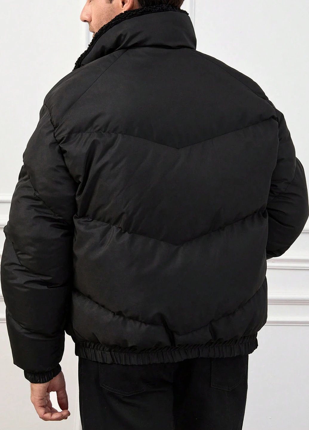 Чорна зимня куртка SHEIN
