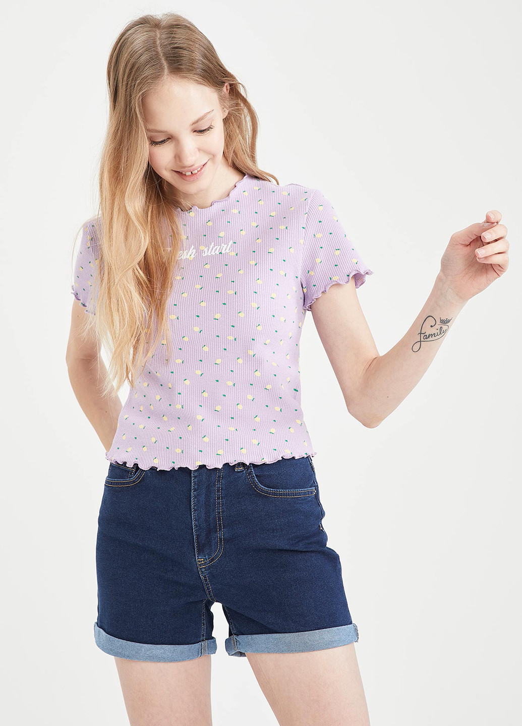 Светло-фиолетовая летняя футболка DeFacto