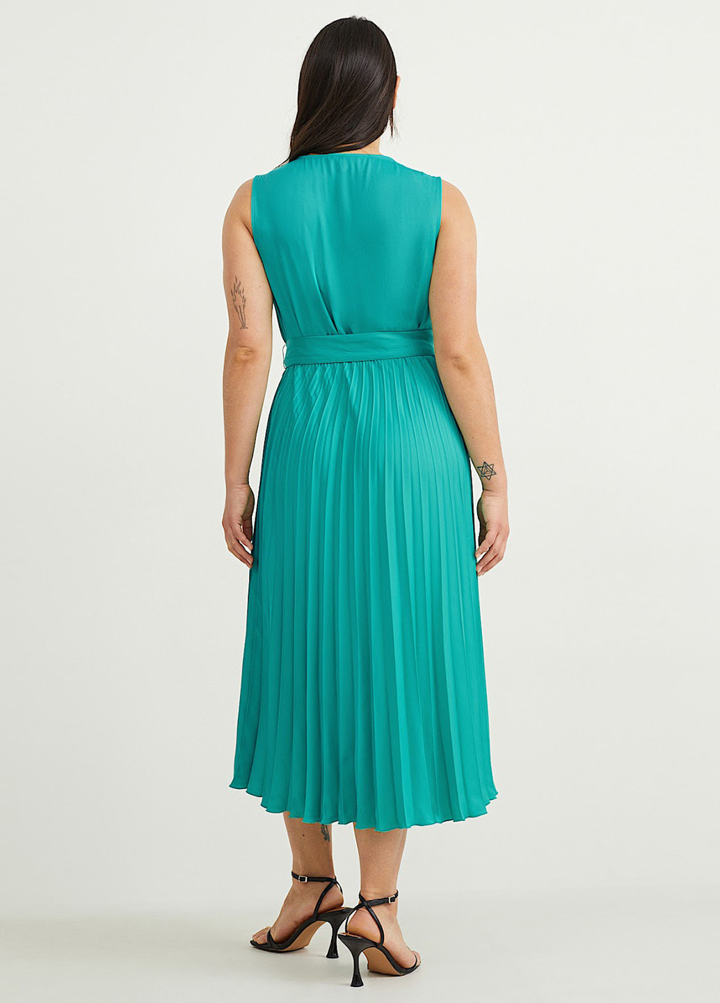 Зеленое кэжуал платье плиссированное C&A однотонное