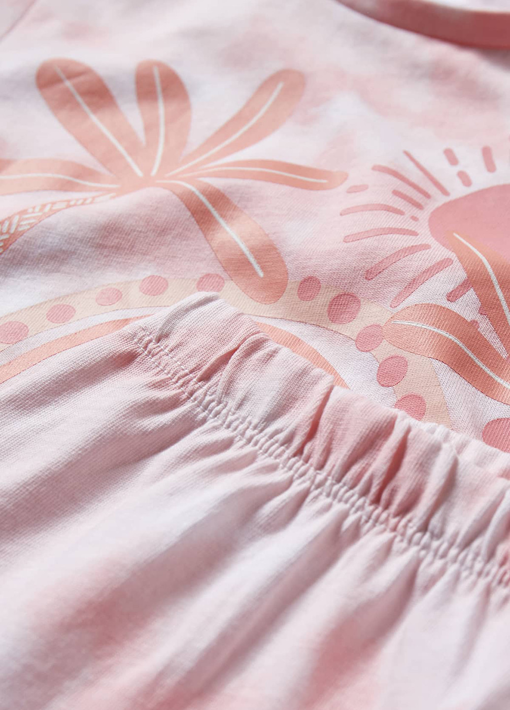 Светло-розовый летний комплект (футболка, шорты) C&A
