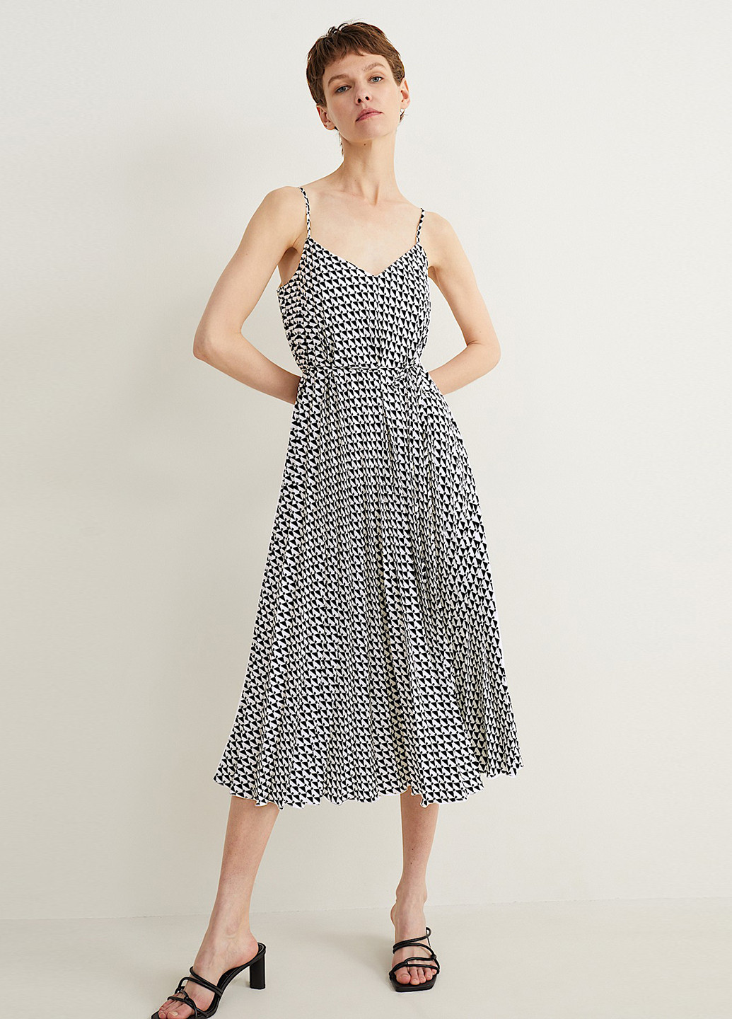 Чорно-білий кежуал сукня плісована C&A з геометричним візерунком