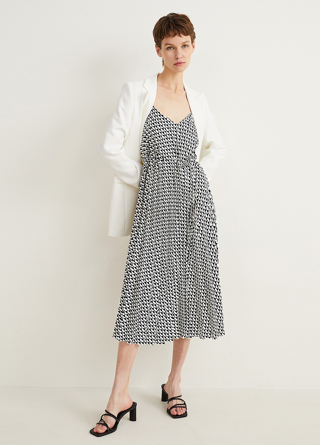 Чорно-білий кежуал сукня плісована C&A з геометричним візерунком
