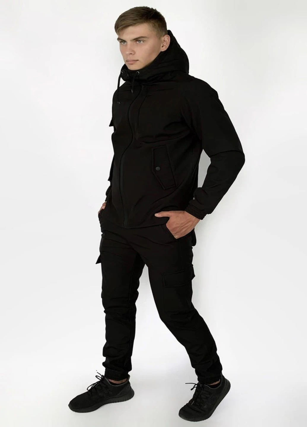 Черный демисезонный костюм softshell чёрный Intruder