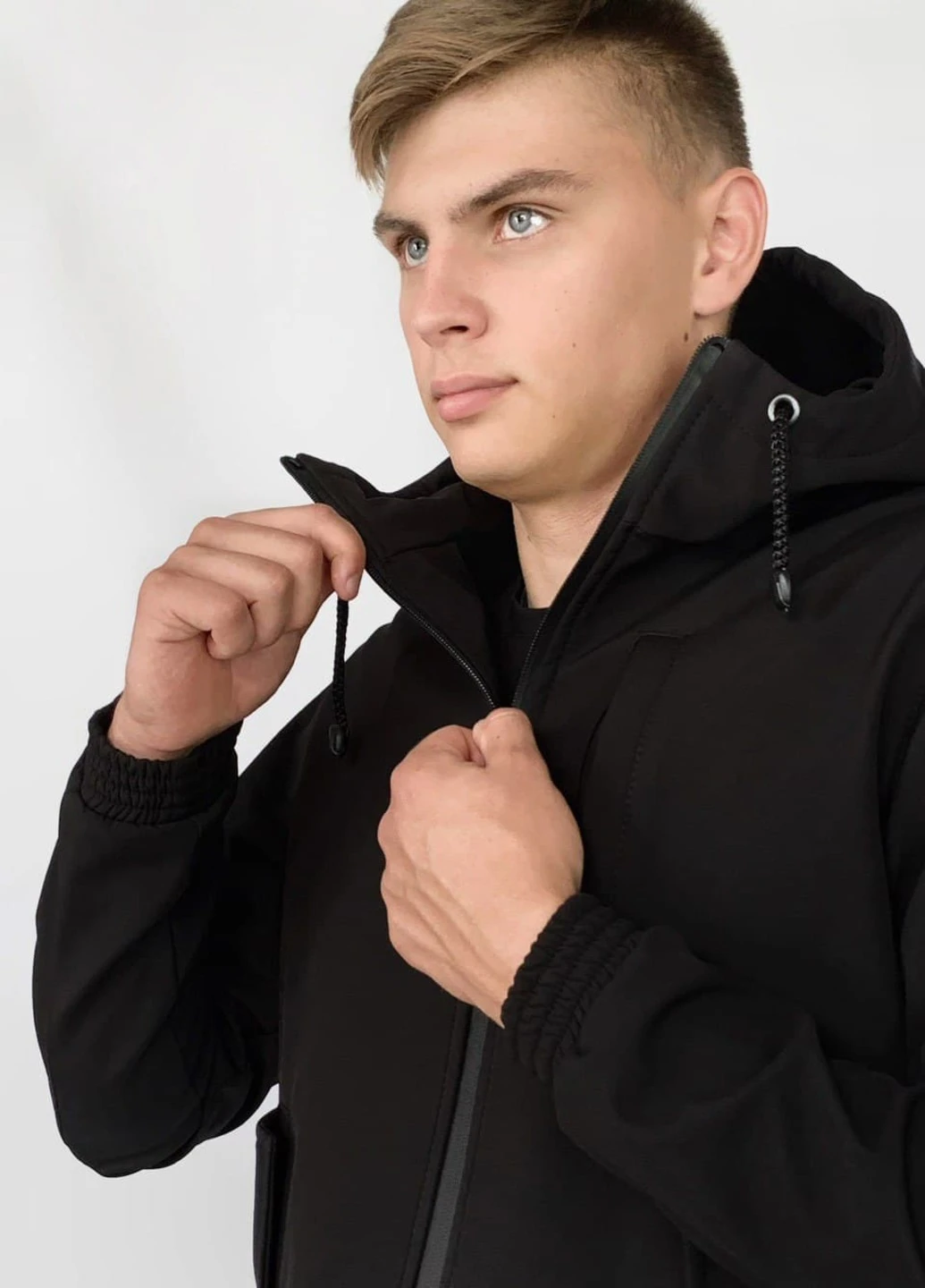 Черный демисезонный костюм softshell чёрный Intruder