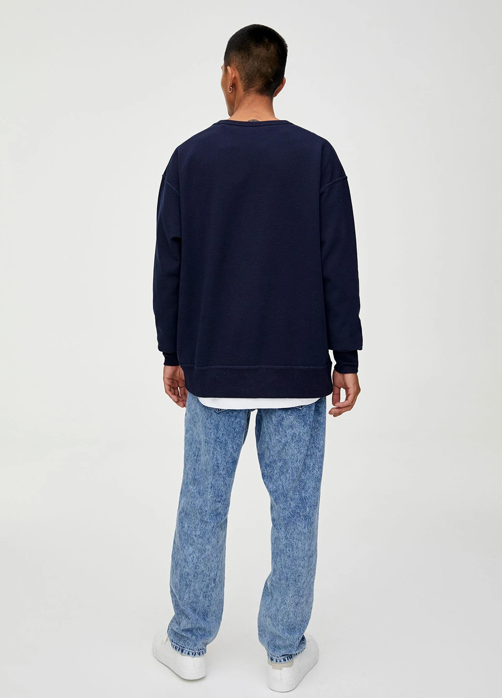 Темно-синій світшот Pull & Bear однотонний без декору (251550479)