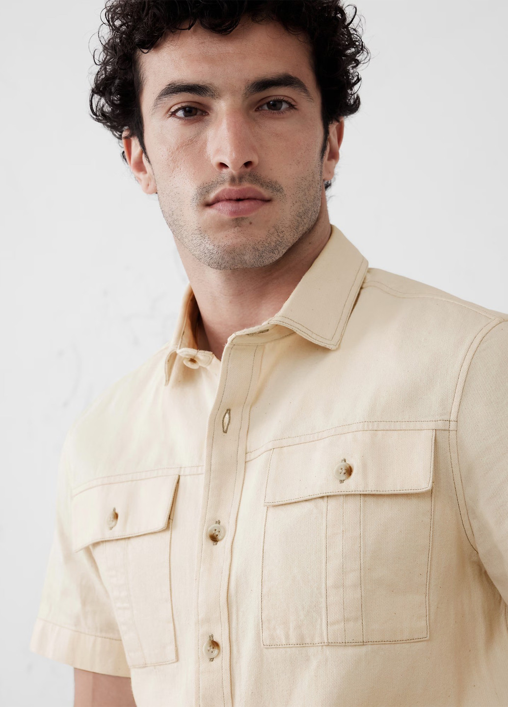 Молочная кэжуал рубашка однотонная Banana Republic