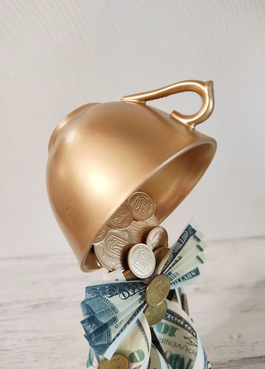 Сувенир статуэтка Парящая чашка с золотым напылением и долларами ручная работа хенд мейд подарок SuvenirPodarokZP 2 (254478492)