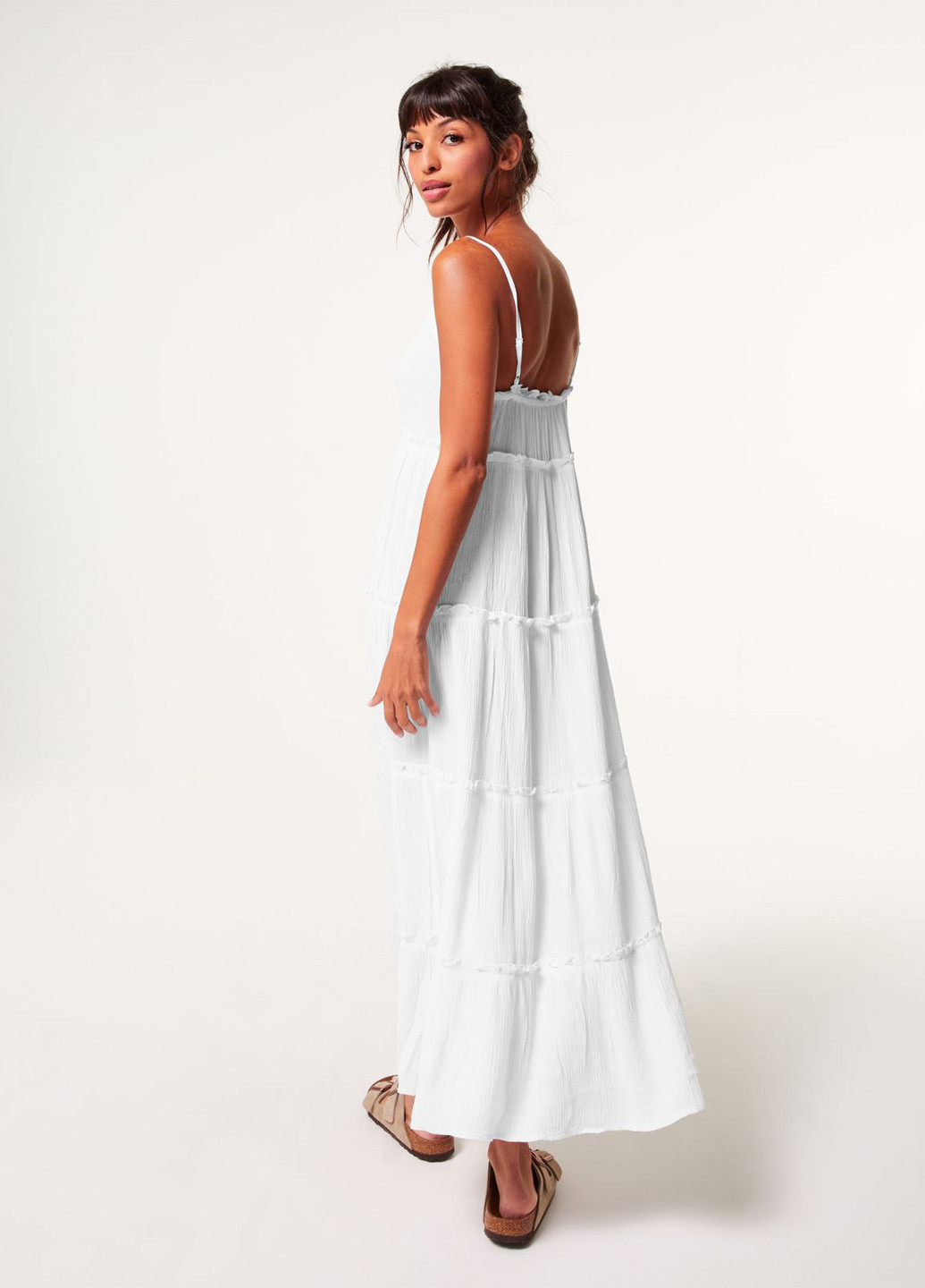 Белое кэжуал платье с открытыми плечами Jennyfer однотонное