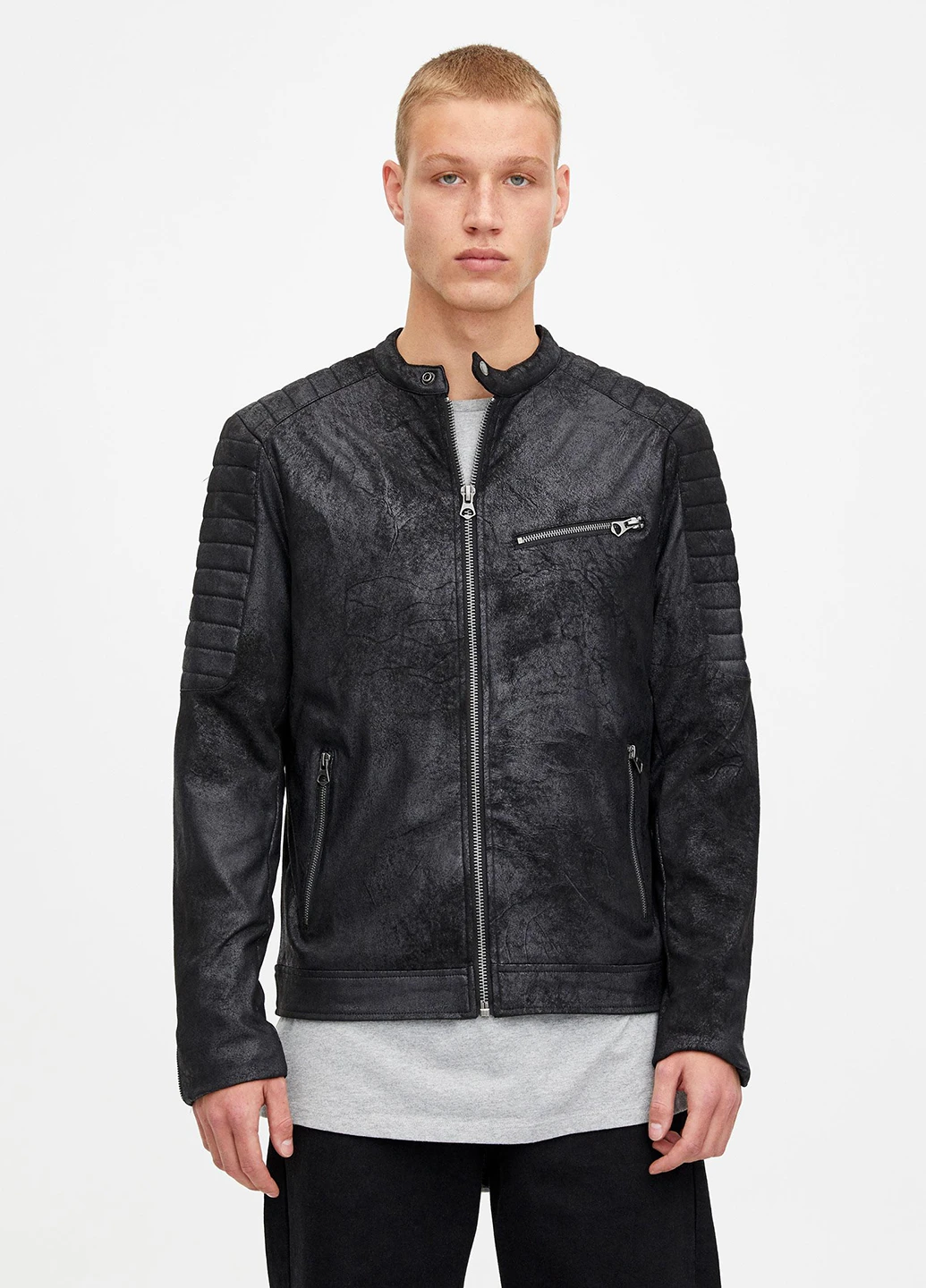 Чорна демісезонна куртка Pull & Bear