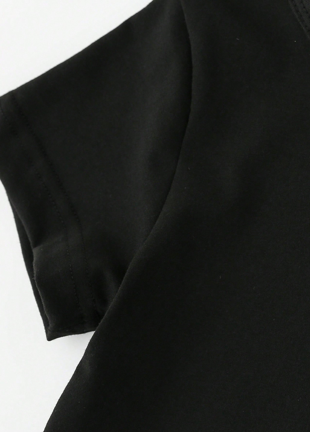 Черная летняя футболка SHEIN