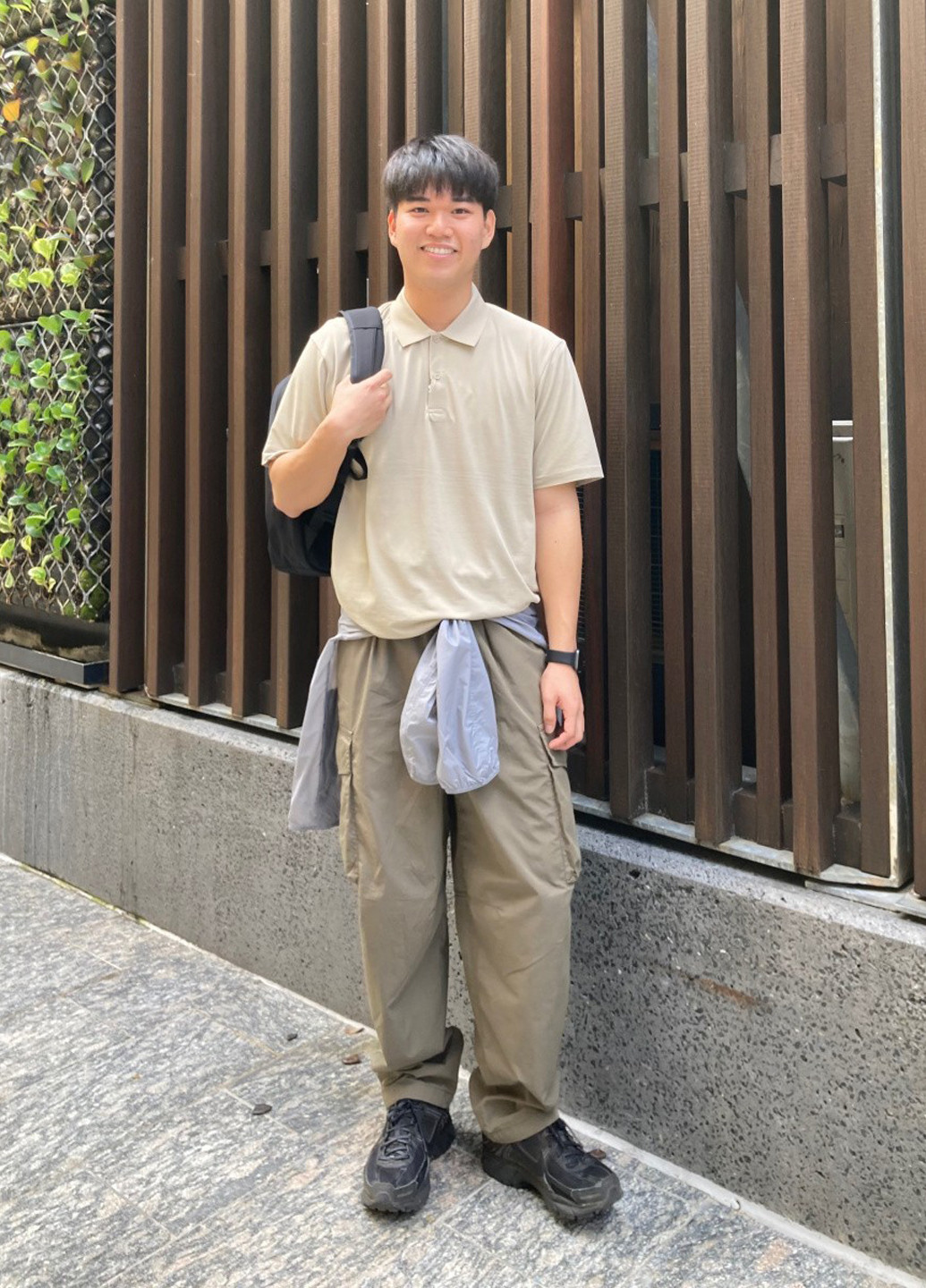 Сіра демісезонна вітровка Uniqlo