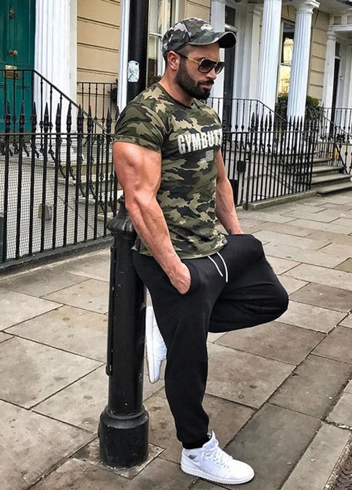 Зеленая футболка хаки BUTZ