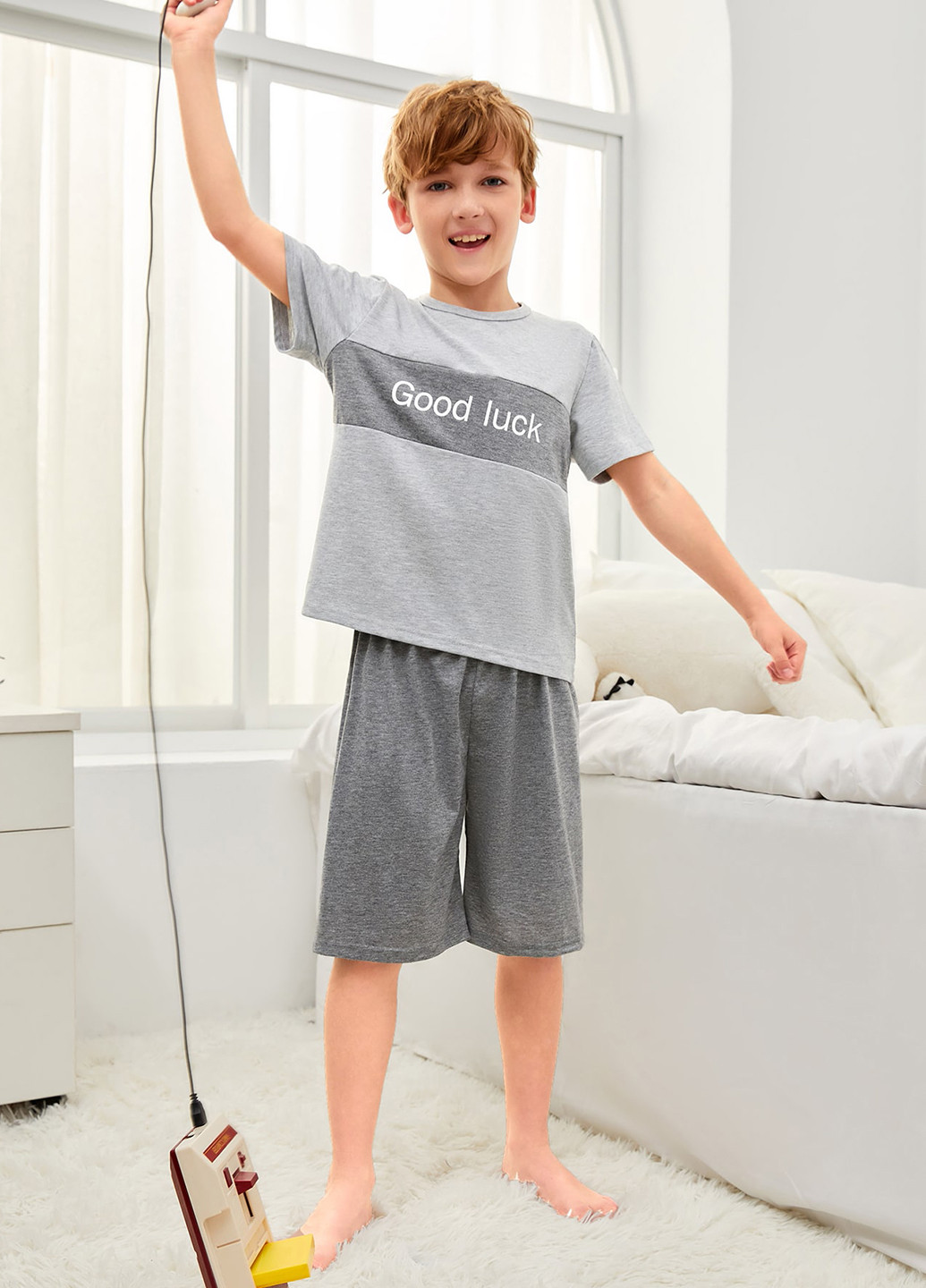 Сіра всесезон піжама (футболка, штани) футболка + штани SHEIN